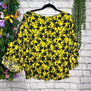 '🌸5/$25🌸Meme Silky Floral Abstract Printed Bell Sleeve Blouse Size L